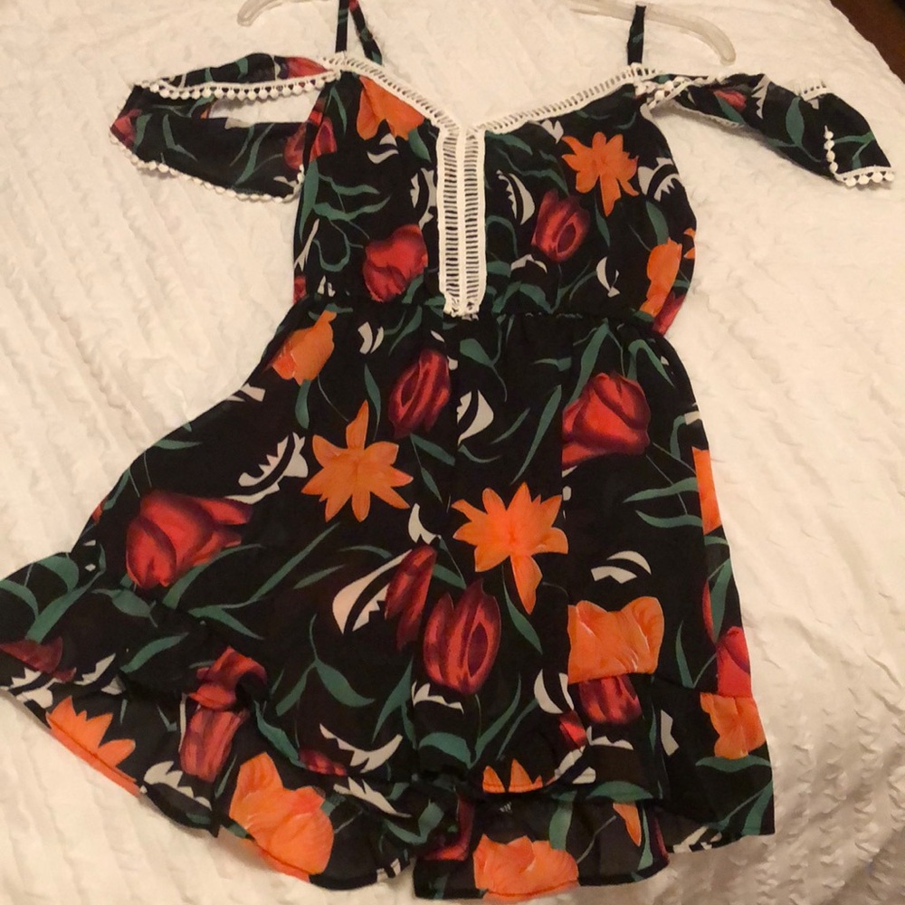 • Floral Romper • - Picture 2 of 5